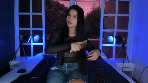 Snapshot of rosie_chell chatting on 05-25-26, 11:49 Rosie online show from 05-25-26, 11:49