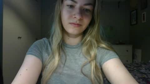Snapshot of rosie_june chatting on 05-12-26, 06:43 Rosie online show from 05-12-26, 06:43