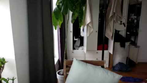 Snapshot of rosscollab chatting on 11-19-25, 12:38 RossCollab online show from 11-19-25, 12:38