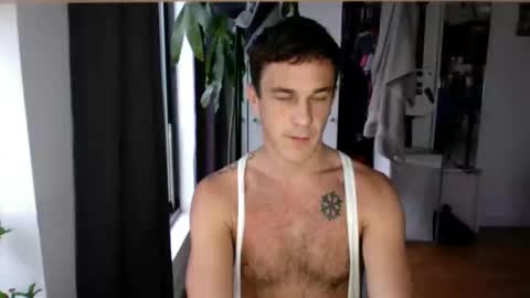 Snapshot of rosscollab chatting on 11-21-25, 12:37 RossCollab online show from 11-21-25, 12:37