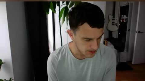 Snapshot of rosscollab chatting on 12-14-25, 02:22 RossCollab online show from 12-14-25, 02:22