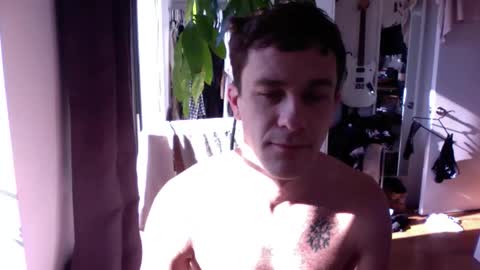 Snapshot of rosscollab chatting on 01-12-26, 03:17 RossCollab online show from 01-12-26, 03:17