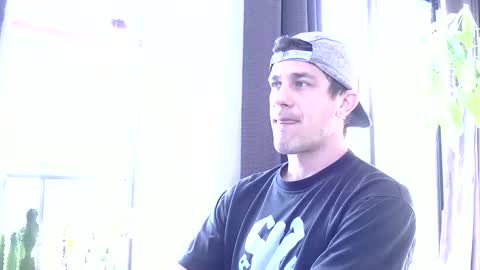 Snapshot of rosscollab chatting on 02-12-26, 01:28 RossCollab online show from 02-12-26, 01:28