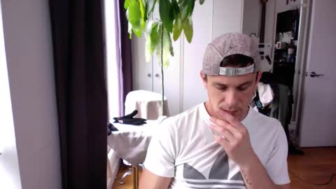 Snapshot of rosscollab chatting on 02-25-26, 08:29 RossCollab online show from 02-25-26, 08:29