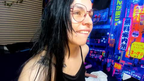 Snapshot of rosse_25 chatting on 03-08-25, 02:30 Would you like to help me with supplementation and sports suits so I can compete in powerlifting online show from 03-08-25, 02:30