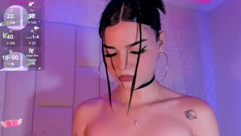 Snapshot of rosselfinoll chatting on 12-28-24, 12:35 Rossel online show from 12-28-24, 12:35