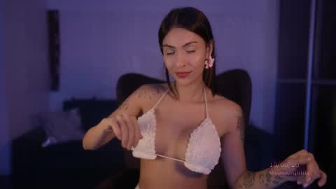 Snapshot of rosseyquiin chatting on 05-15-26, 10:50 Rossey online show from 05-15-26, 10:50