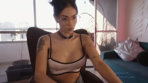 Snapshot of rosseyquiin chatting on 05-24-26, 10:04 Rossey online show from 05-24-26, 10:04