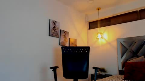 Snapshot of rossi_ss1 chatting on 10-04-25, 04:10 Ross online show from 10-04-25, 04:10