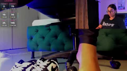 Snapshot of rosyejones chatting on 11-21-25, 04:11 rosyejones online show from 11-21-25, 04:11