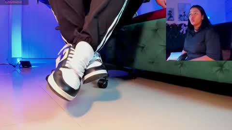 Snapshot of rosyejones chatting on 12-02-25, 03:12 rosyejones online show from 12-02-25, 03:12