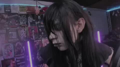 Snapshot of rotten_dreams chatting on 04-13-26, 11:10 rot online show from 04-13-26, 11:10