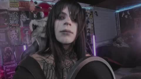 Snapshot of rotten_dreams chatting on 04-14-26, 11:44 rot online show from 04-14-26, 11:44