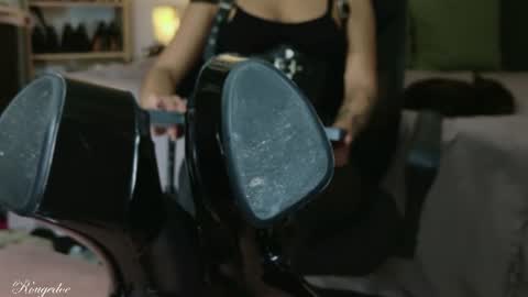Snapshot of rougedoe chatting on 07-24-26, 02:04 Mistress Lana online show from 07-24-26, 02:04