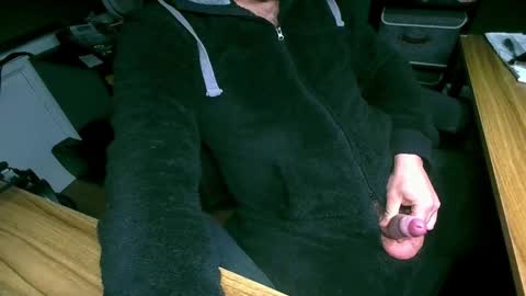 Snapshot of roughwonder chatting on 01-07-25, 05:43 Luke online show from 01-07-25, 05:43