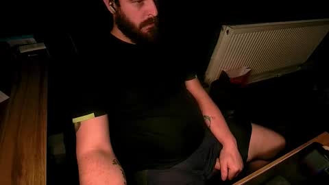 Snapshot of roughwonder chatting on 10-13-25, 06:13 Luke online show from 10-13-25, 06:13