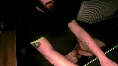 Snapshot of roughwonder chatting on 11-11-25, 02:44 Luke online show from 11-11-25, 02:44