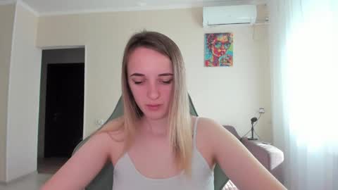 Snapshot of rousereed chatting on 04-27-26, 06:33 Rouse online show from 04-27-26, 06:33