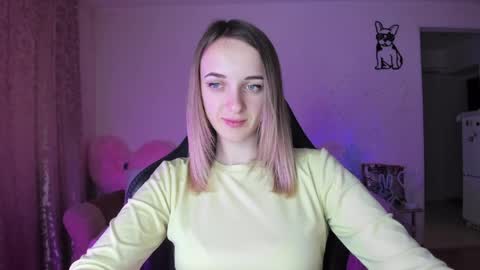 Snapshot of rousereed chatting on 05-15-26, 05:47 Rouse online show from 05-15-26, 05:47