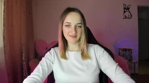 Snapshot of rousereed chatting on 05-16-26, 10:36 Rouse online show from 05-16-26, 10:36