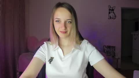 Snapshot of rousereed chatting on 05-25-26, 04:51 Rouse online show from 05-25-26, 04:51