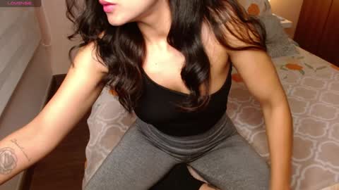 Rouss marie henao  online show from 01-31-25, 06:02