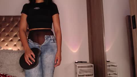 Rouss marie henao  online show from 11-02-25, 11:07