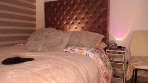 Rouss marie henao  online show from 04-14-26, 12:05