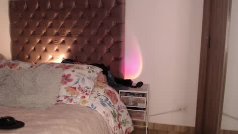 Rouss marie henao  online show from 04-24-26, 11:56