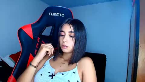 rousse_violet online show from 04-12-26, 01:10