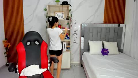 roussescoot online show from 11-19-25, 02:22