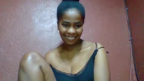 rovaelyah online show from 11-18-25, 05:23