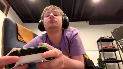 rowdybuschfan182 online show from 12-21-25, 09:16