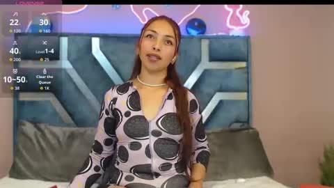 Roxane online show from 04-28-26, 02:49