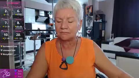 Snapshot of roxana_brooks chatting on 06-18-26, 01:26 Roxana online show from 06-18-26, 01:26