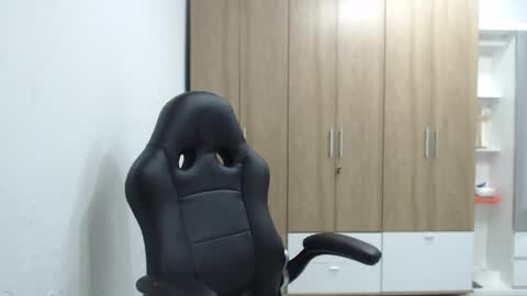 Snapshot of roxanalove7 chatting on 04-29-26, 12:27 Roxana online show from 04-29-26, 12:27