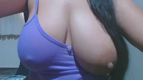 Snapshot of roxanbahottt chatting on 06-03-26, 02:44 roxxy online show from 06-03-26, 02:44
