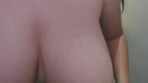 Snapshot of roxanbahottt chatting on 06-08-26, 09:20 roxxy online show from 06-08-26, 09:20