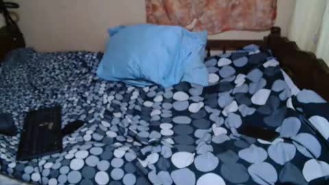 roxanne_98 online show from 02-05-25, 07:20