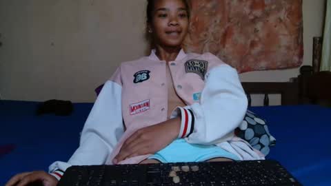 roxanne_98 online show from 02-23-25, 02:40