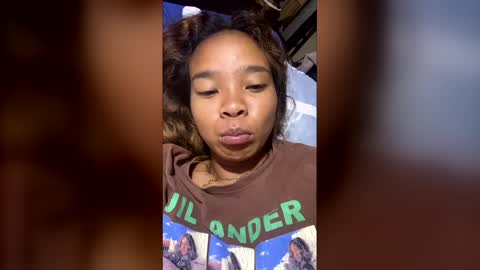 roxanne_98 online show from 04-05-26, 01:47