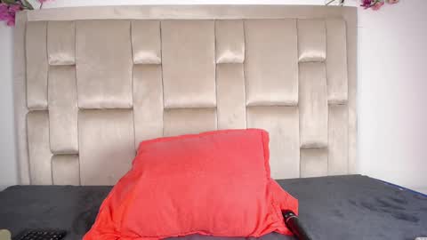 Snapshot of roxannehott chatting on 02-12-25, 11:30 ross brown online show from 02-12-25, 11:30