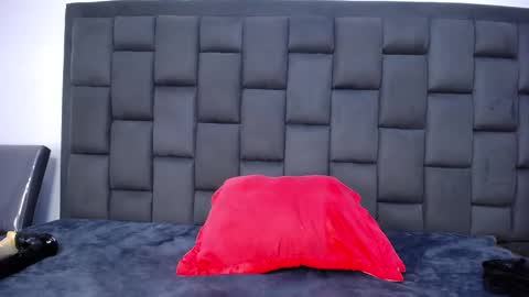 Snapshot of roxannehott chatting on 02-21-25, 10:37 ross brown online show from 02-21-25, 10:37