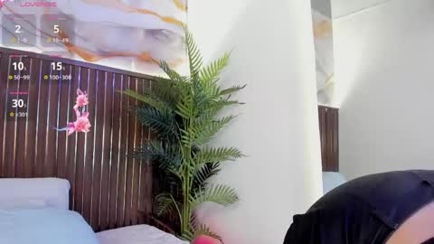 Roxie  online show from 04-18-26, 12:53