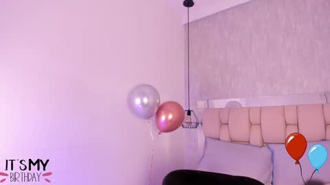 Snapshot of roxie_summers chatting on 01-11-25, 10:40 Roxie online show from 01-11-25, 10:40