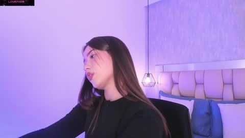 Snapshot of roxie_summers chatting on 02-08-25, 08:10 Roxie online show from 02-08-25, 08:10