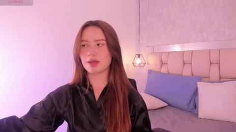 Snapshot of roxie_summers chatting on 02-18-25, 10:36 Roxie online show from 02-18-25, 10:36