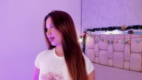 Snapshot of roxie_summers chatting on 12-17-25, 07:42 Roxie online show from 12-17-25, 07:42