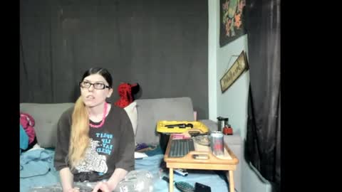 roxihazeleyes online show from 04-13-26, 11:21