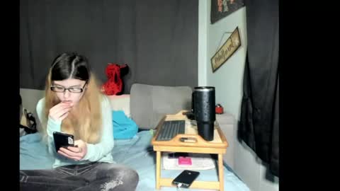 roxihazeleyes online show from 04-21-26, 02:51